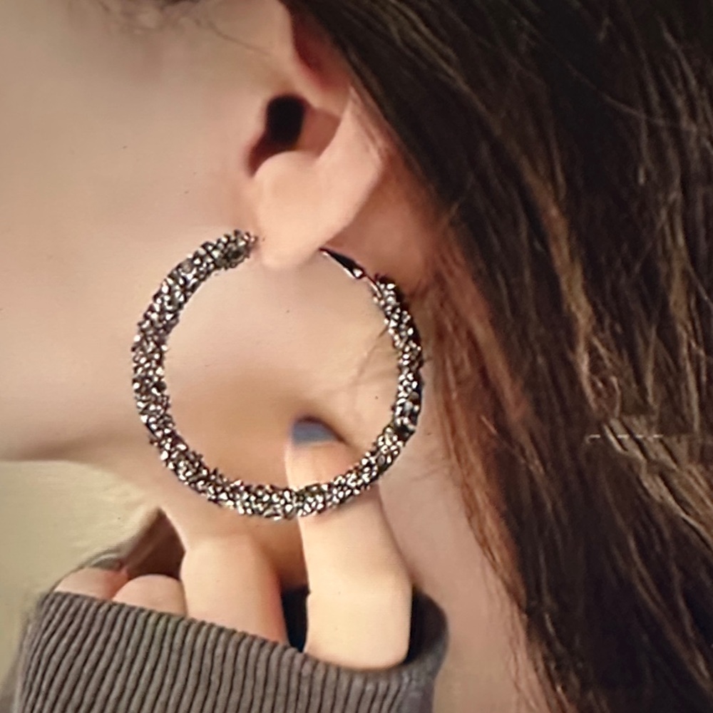 Unlisted luxury hoop Sparkling Black Earrings - Picture 4 of 7